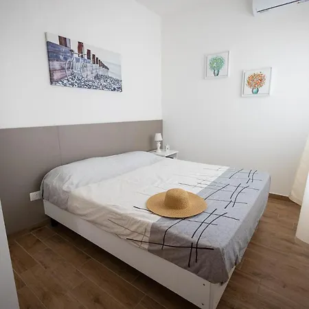Holiday home Alessandro House *